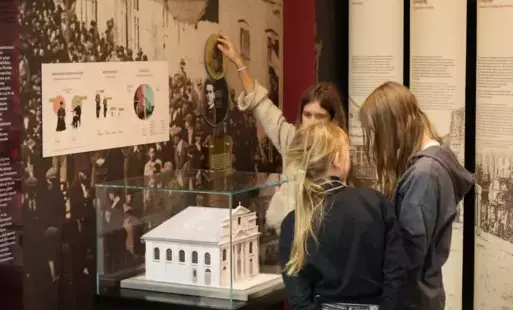 Zdjęcie do Maj&oacute;wka z historią w Domu Pamięci 