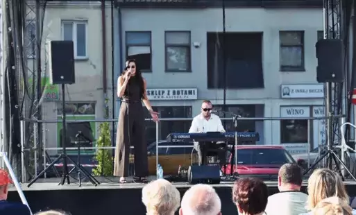 Zdjęcie do Koncertowe Lato na Płońskim Rynku &ndash; muzyka, integracja i wsparcie