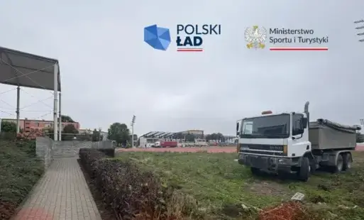 Zdjęcie do Trwa montaż docelowego ogrodzenia stadionu miejskiego