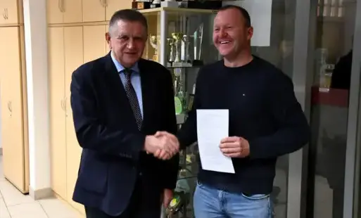 Zdjęcie do Umowa na budowę wybiegu dla ps&oacute;w podpisana