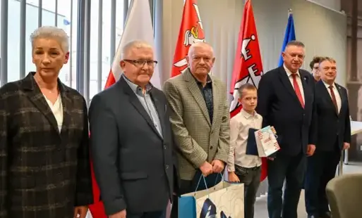 Zdjęcie do Młodzi sportowcy wyr&oacute;żnieni na sesji