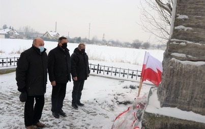 Zdjęcie do Upamiętniono 76. rocznicę zbrodni na Piaskach