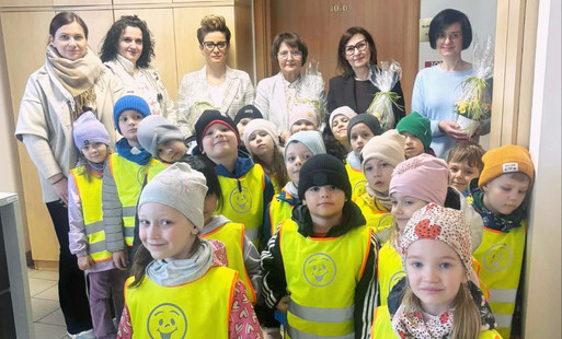 Zdjęcie do Świąteczna wizyta najmłodszych w Urzędzie