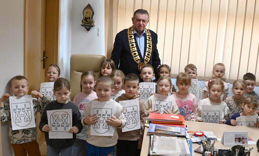 Zdjęcie do Przedszkolaki z wizytą w płońskim ratuszu