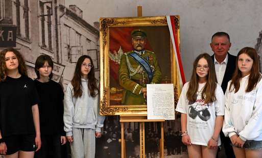 Zdjęcie do Historia, kt&oacute;ra łączy pokolenia. Wyjątkowy wywiad o Pomniku Wolności