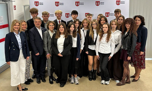 Zdjęcie do Młodzi radni wr&oacute;cili do obrad. Wybrano nowe prezydium
