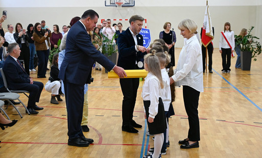 Zdjęcie do Pasowanie na ucznia i Dzień Edukacji Narodowej w SP nr 2 w Płońsku