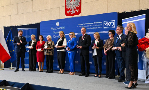 Zdjęcie do Pracownicy oświaty wyr&oacute;żnieni podczas uroczystości wręczenia odznaczeń państwowych